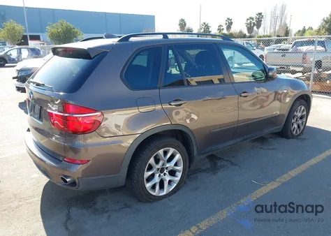 2011 BMW X5 xDrive35I/xDrive35I Premium/xDrive35I Sport Activity z USA, uszkodzony, nr VIN 5UXZV4C57BL740958